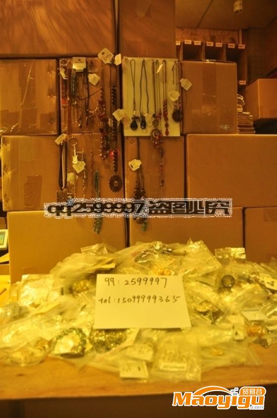 供應0QW21飾品批發(fā)35元每斤稱斤賣外貿飾品毛衣鏈冬裝地攤庫存耳環(huán)服裝首飾