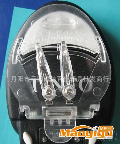 DZ061萬能手機(jī)充電器 旅行充電器 電子小禮品 家居用品批發(fā)